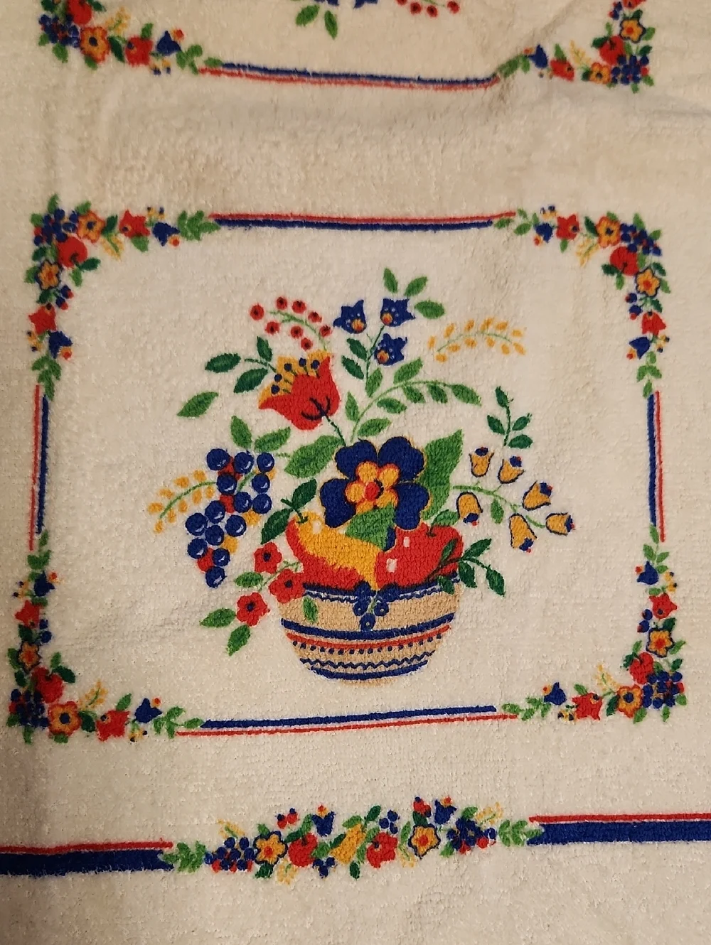Vintage David Davir Floral & Fruits Bowl Print Kitchen Set PotHolders & Towel
